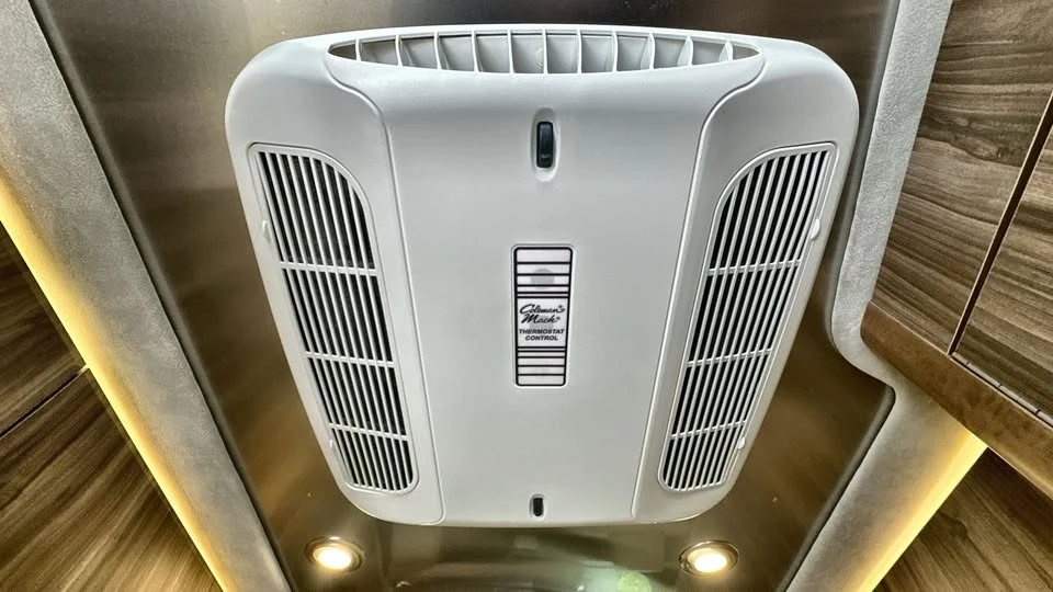 2025 Airstream - Image 19 of 20