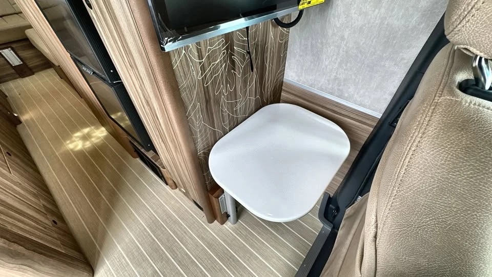 2025 Airstream - Image 17 of 20