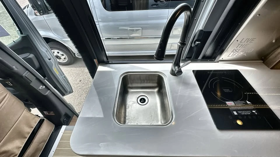 2025 Airstream - Image 6 of 20