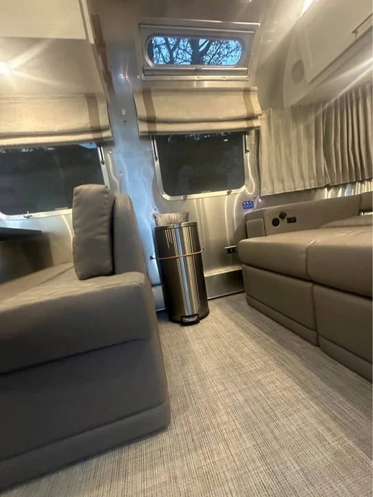 2025 Airstream - Image 5 of 5