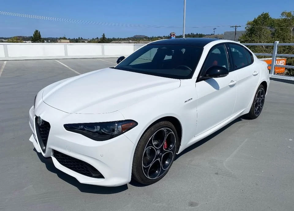 2025 Alfa Romeo Giulia - Image 2 of 5