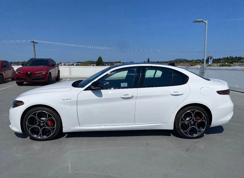 2025 Alfa Romeo Giulia - Image 4 of 5