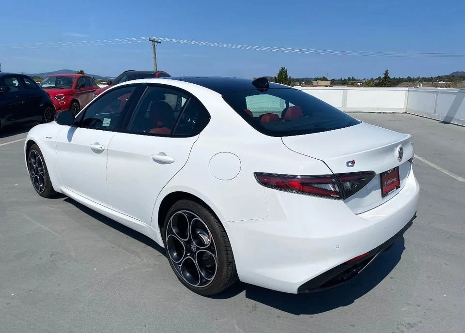 2025 Alfa Romeo Giulia - Image 3 of 5