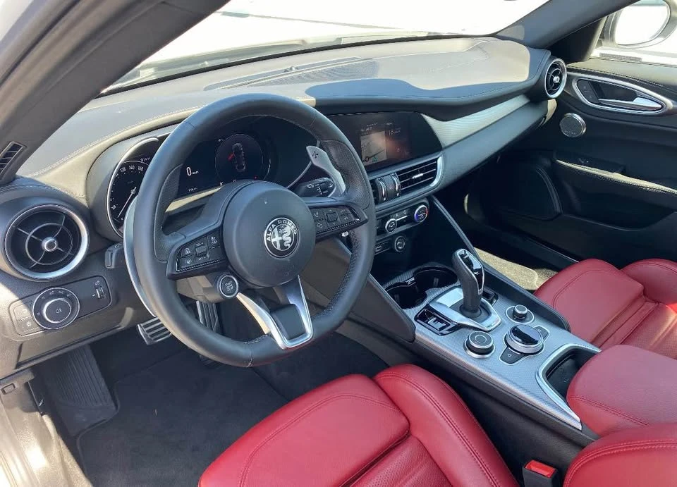 2025 Alfa Romeo Giulia - Image 5 of 5