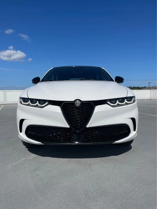 2025 Alfa Romeo Tonale - Image 2 of 5