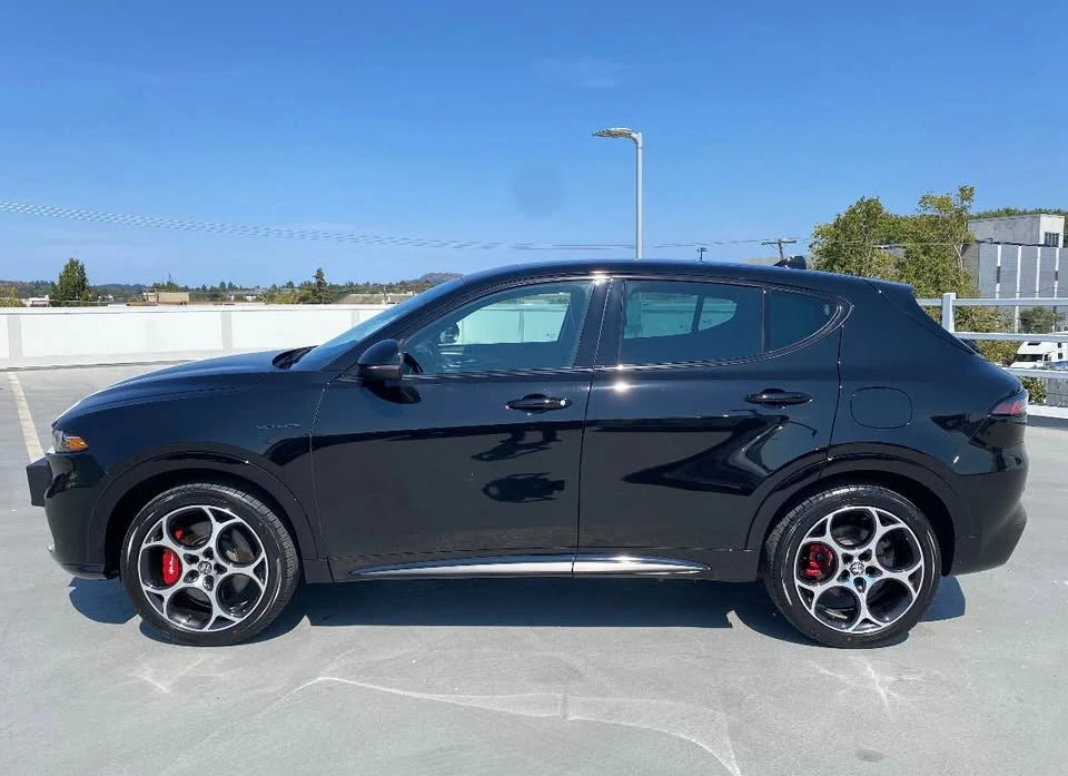 2025 Alfa Romeo Tonale - Image 6 of 10