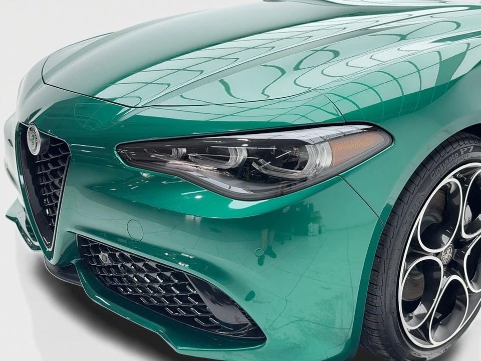 2025 Alfa Romeo Giulia - Image 5 of 12