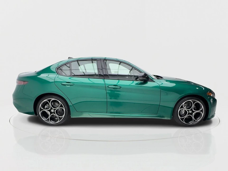 2025 Alfa Romeo Giulia - Image 7 of 12