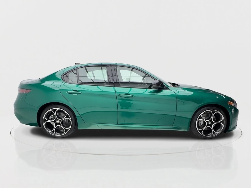 2025 Alfa Romeo Giulia - Image 7 of 12