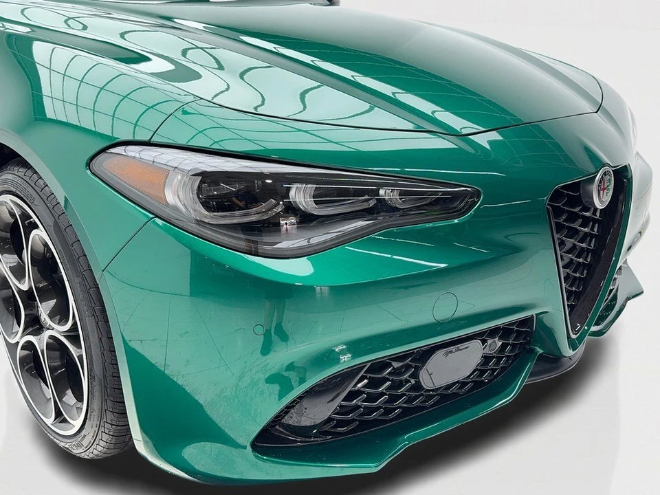 2025 Alfa Romeo Giulia - Image 3 of 12