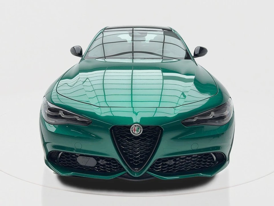 2025 Alfa Romeo Giulia - Image 4 of 12