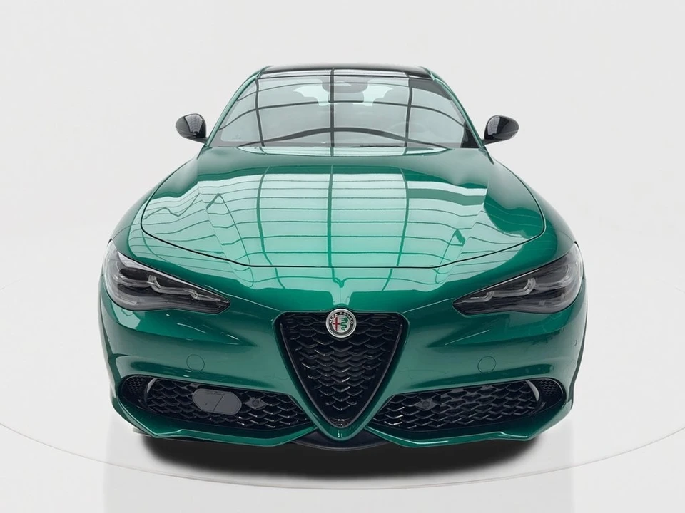 2025 Alfa Romeo Giulia - Image 4 of 12