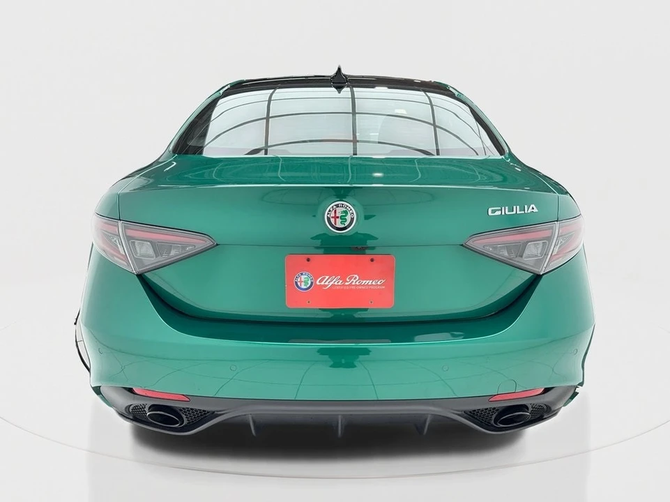 2025 Alfa Romeo Giulia - Image 10 of 12