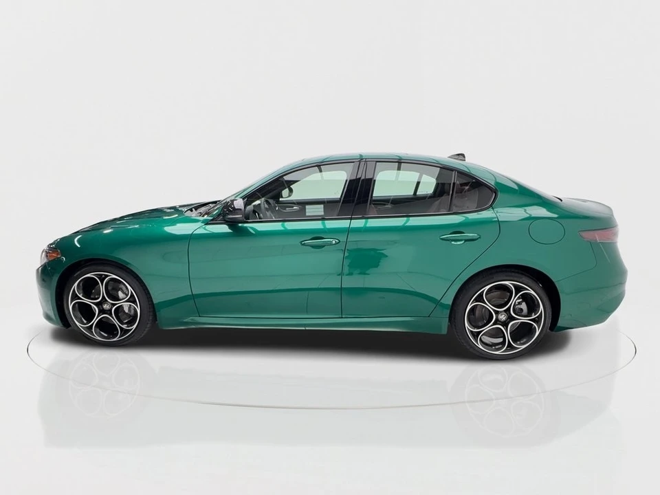 2025 Alfa Romeo Giulia - Image 6 of 12