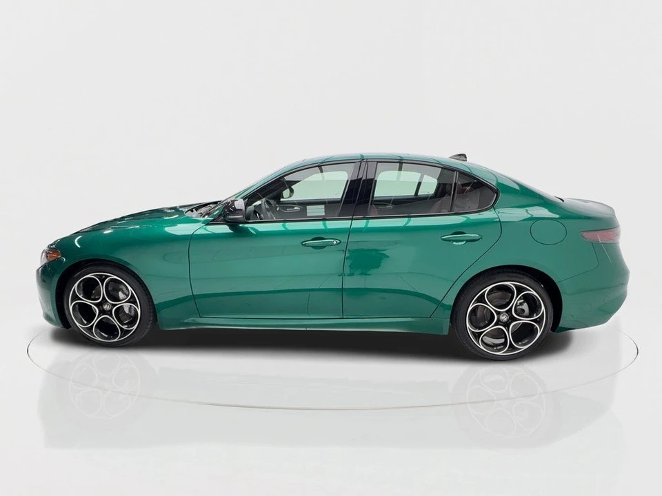 2025 Alfa Romeo Giulia - Image 6 of 12