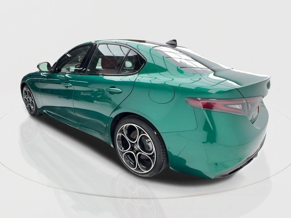 2025 Alfa Romeo Giulia - Image 9 of 12