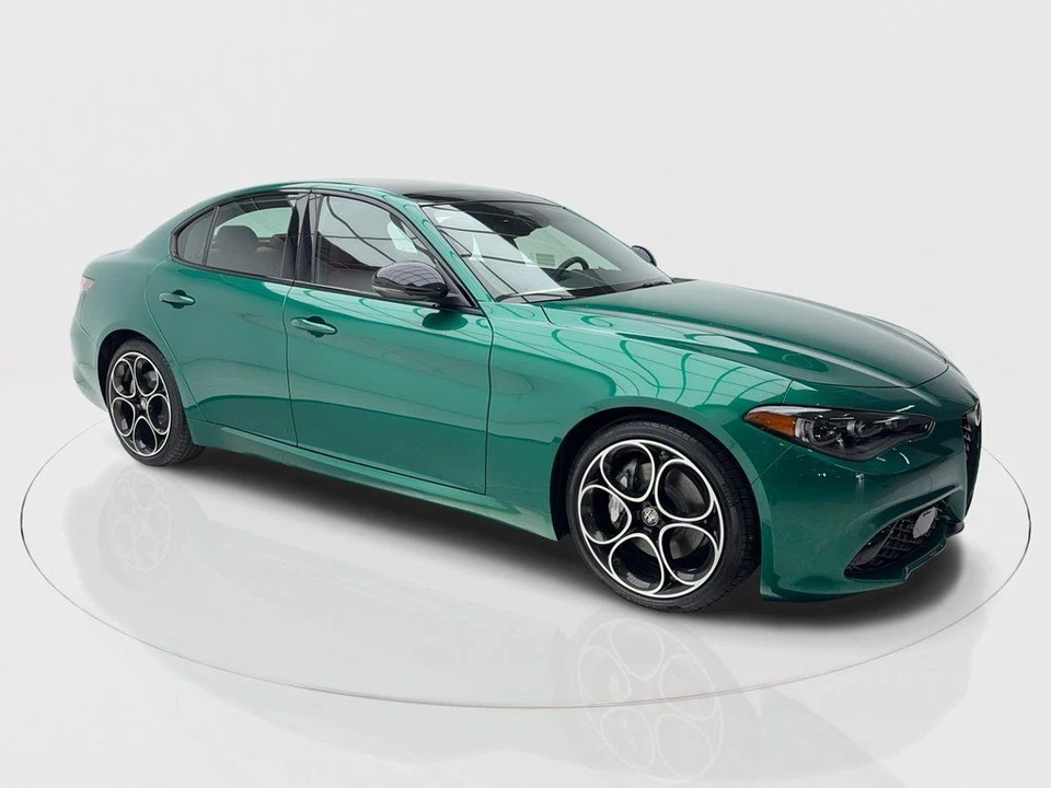 2025 Alfa Romeo Giulia - Image 2 of 12