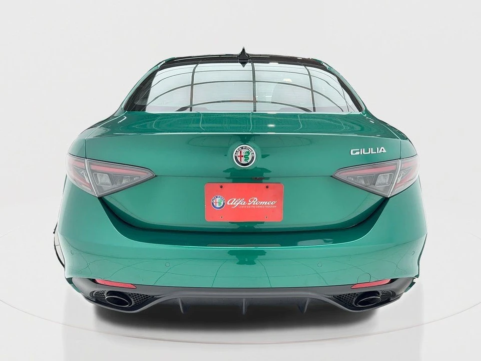 2025 Alfa Romeo Giulia - Image 10 of 12