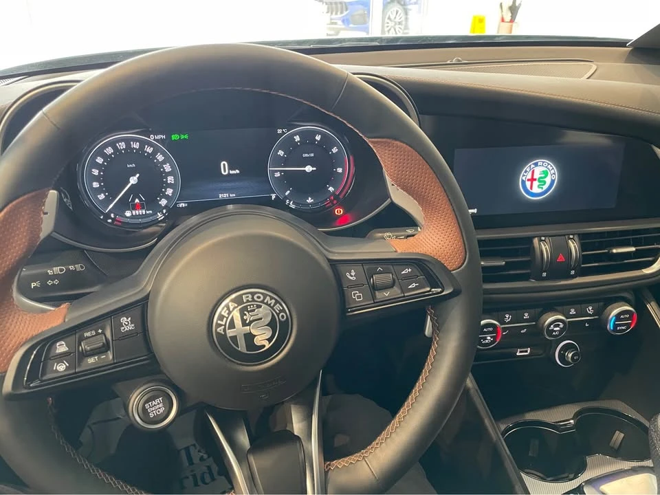 2025 Alfa Romeo Giulia - Image 8 of 9