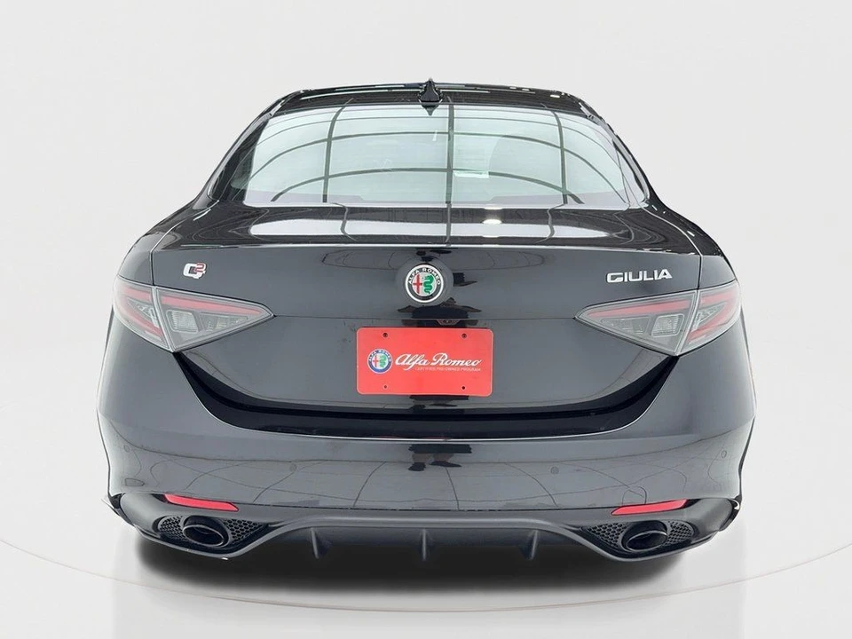 2025 Alfa Romeo Giulia - Image 10 of 12