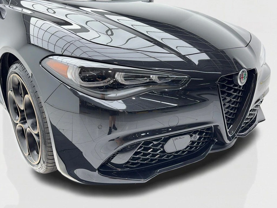 2025 Alfa Romeo Giulia - Image 3 of 12