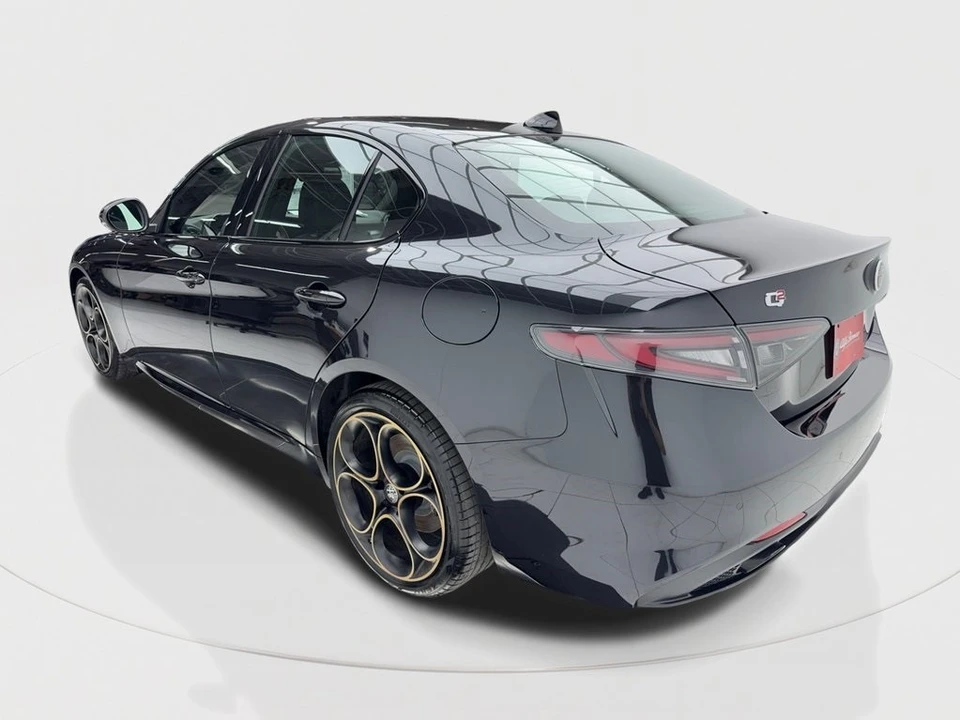 2025 Alfa Romeo Giulia - Image 9 of 12