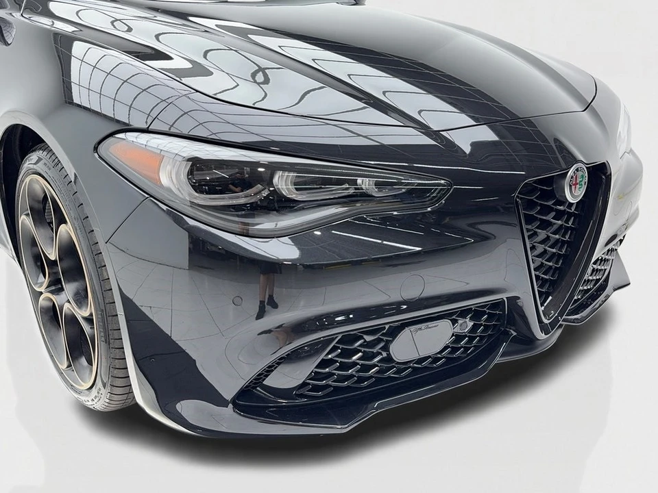 2025 Alfa Romeo Giulia - Image 3 of 12