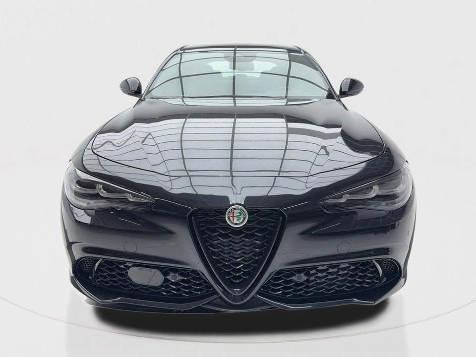 2025 Alfa Romeo Giulia - Image 4 of 12