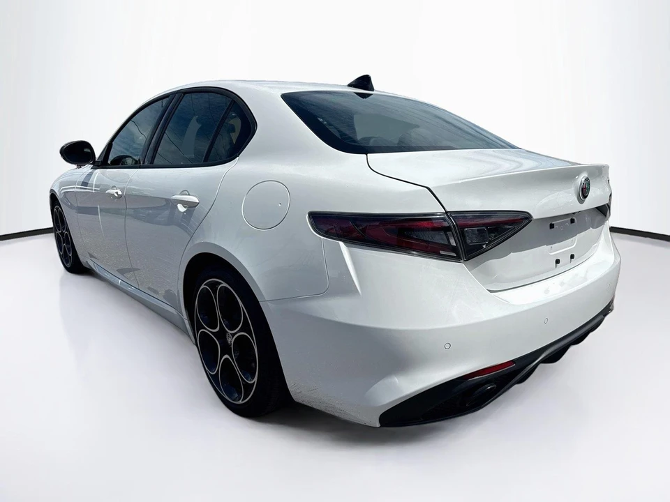 2025 Alfa Romeo Giulia - Image 3 of 16