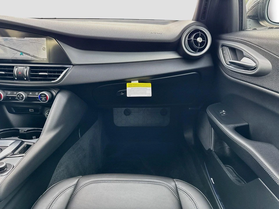 2025 Alfa Romeo Giulia - Image 31 of 31