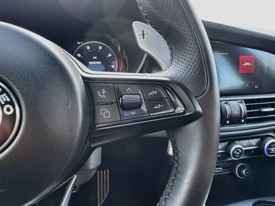 2025 Alfa Romeo Giulia - Image 13 of 31