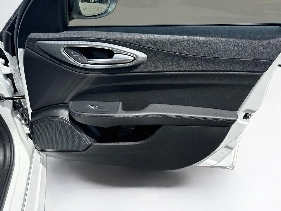 2025 Alfa Romeo Giulia - Image 16 of 16