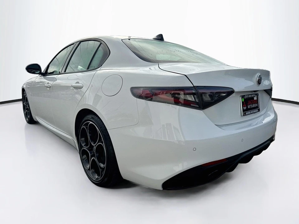 2025 Alfa Romeo Giulia - Image 3 of 31