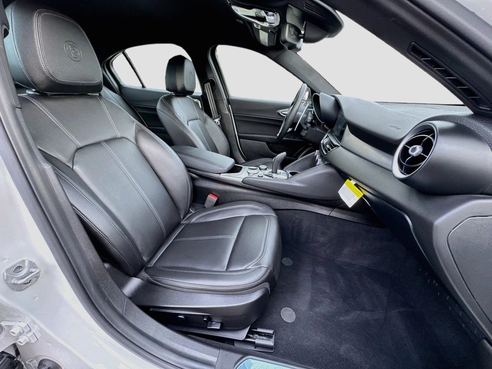 2025 Alfa Romeo Giulia - Image 30 of 31