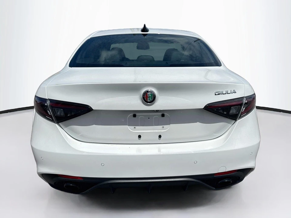 2025 Alfa Romeo Giulia - Image 4 of 16