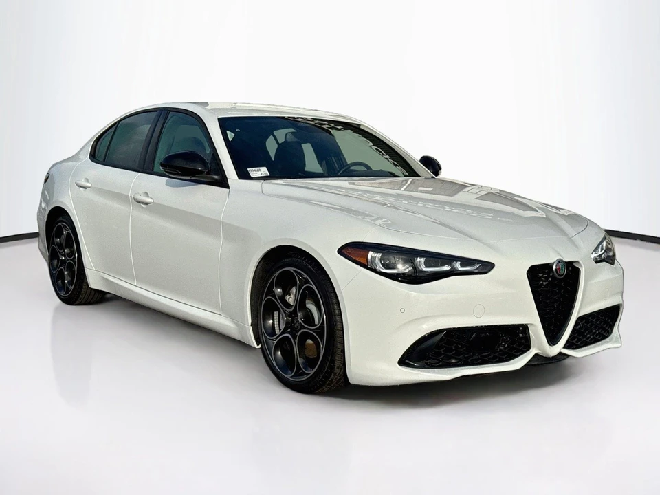 2025 Alfa Romeo Giulia - Image 7 of 31