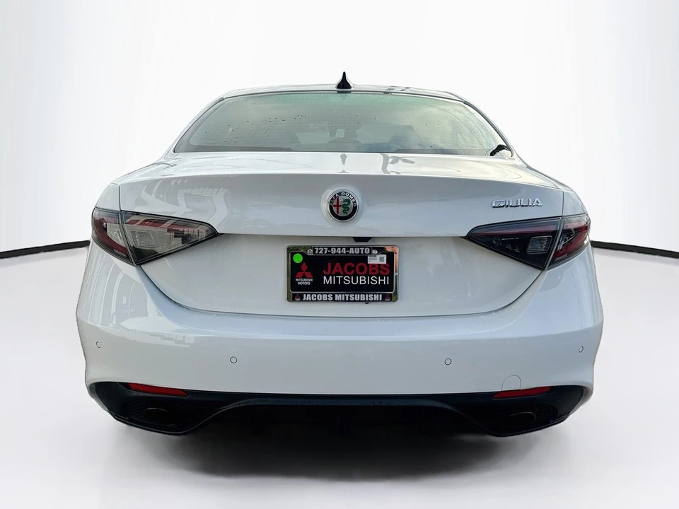 2025 Alfa Romeo Giulia - Image 4 of 31