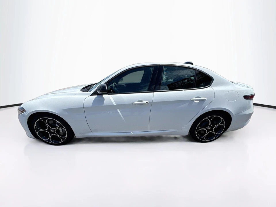 2025 Alfa Romeo Giulia - Image 2 of 16