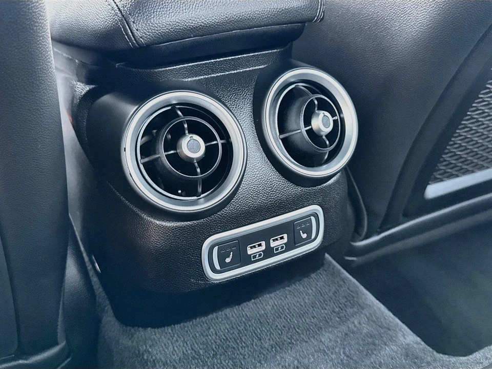 2025 Alfa Romeo Giulia - Image 26 of 31