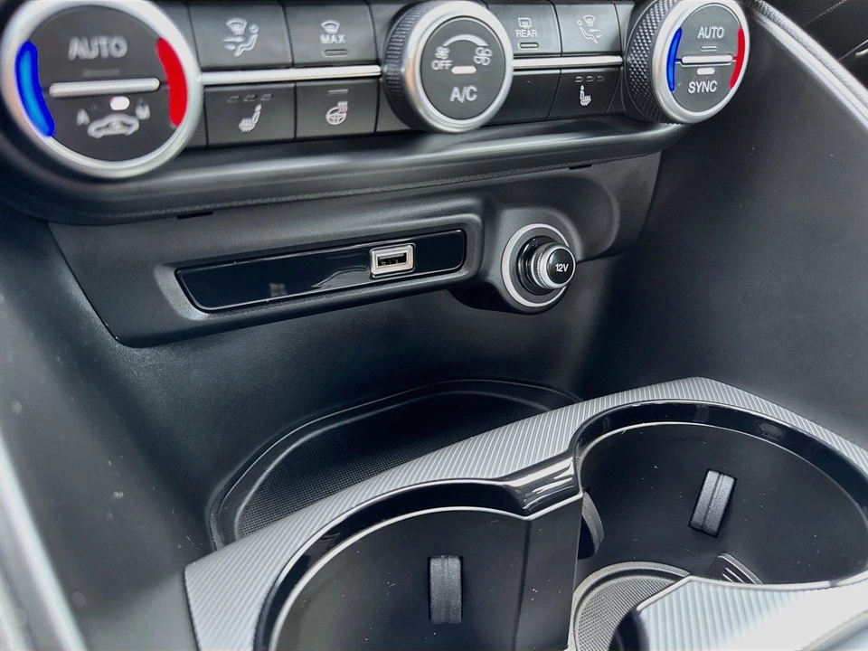 2025 Alfa Romeo Giulia - Image 23 of 31