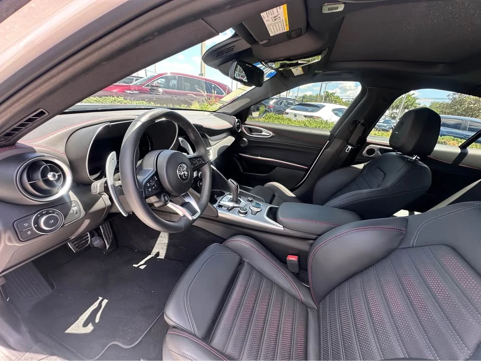 2025 Alfa Romeo Giulia - Image 12 of 16