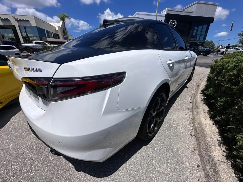 2025 Alfa Romeo Giulia - Image 8 of 16