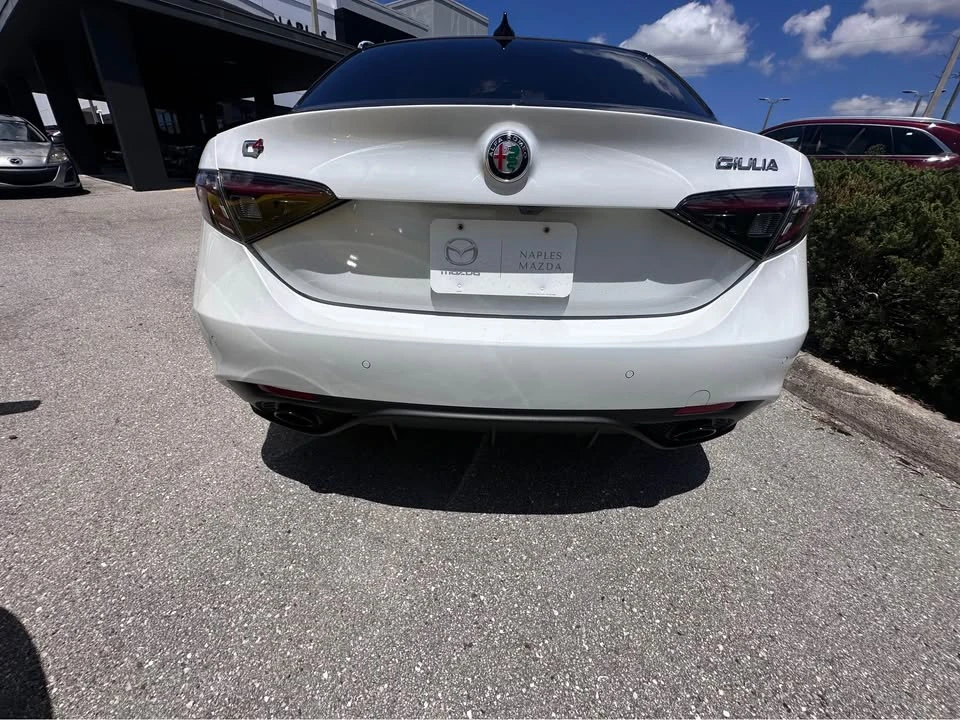 2025 Alfa Romeo Giulia - Image 7 of 16