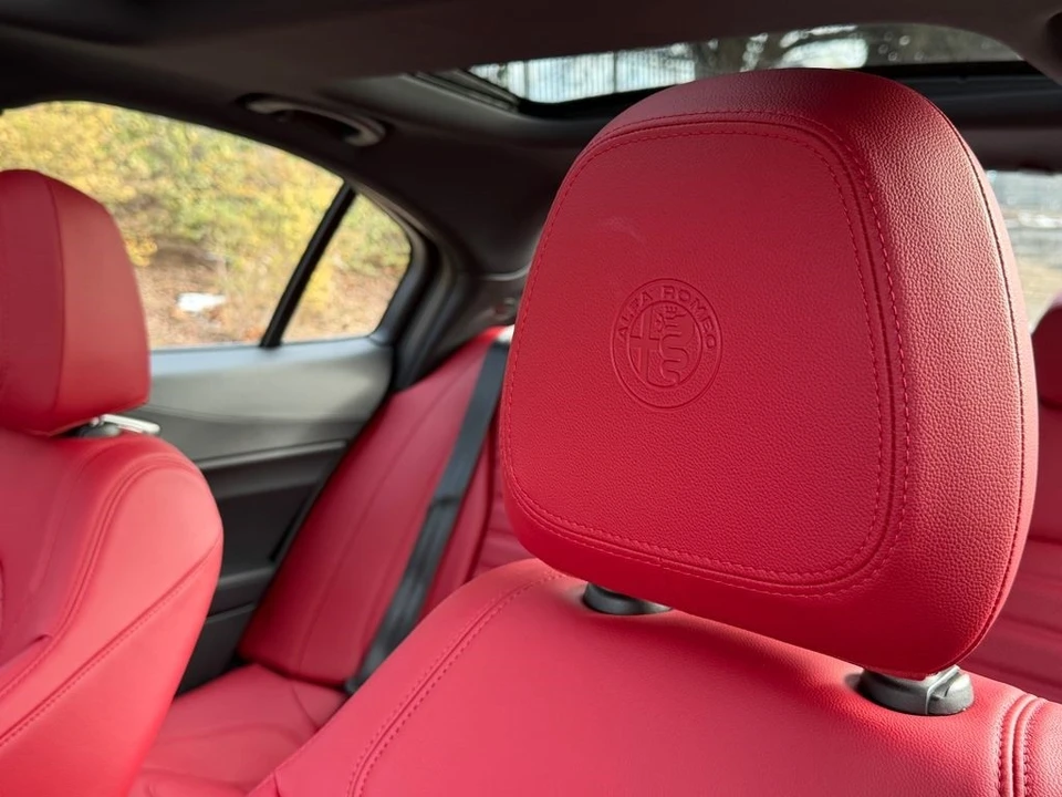 2025 Alfa Romeo Giulia - Image 30 of 31