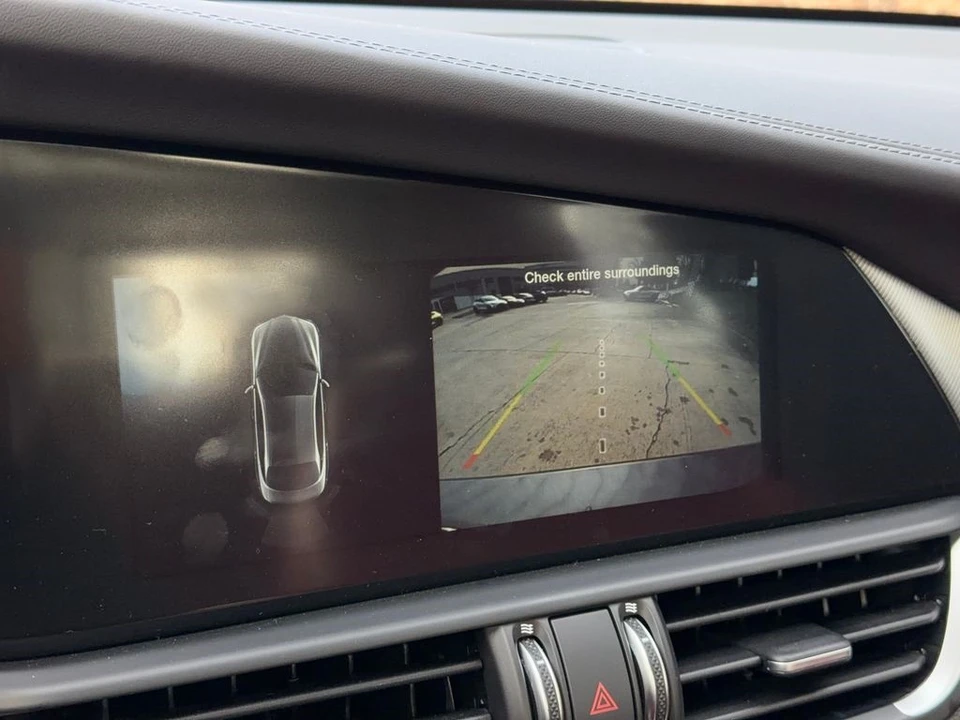 2025 Alfa Romeo Giulia - Image 23 of 31