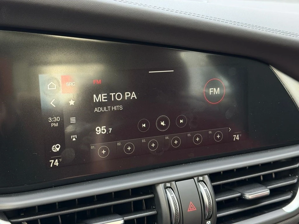 2025 Alfa Romeo Giulia - Image 22 of 31