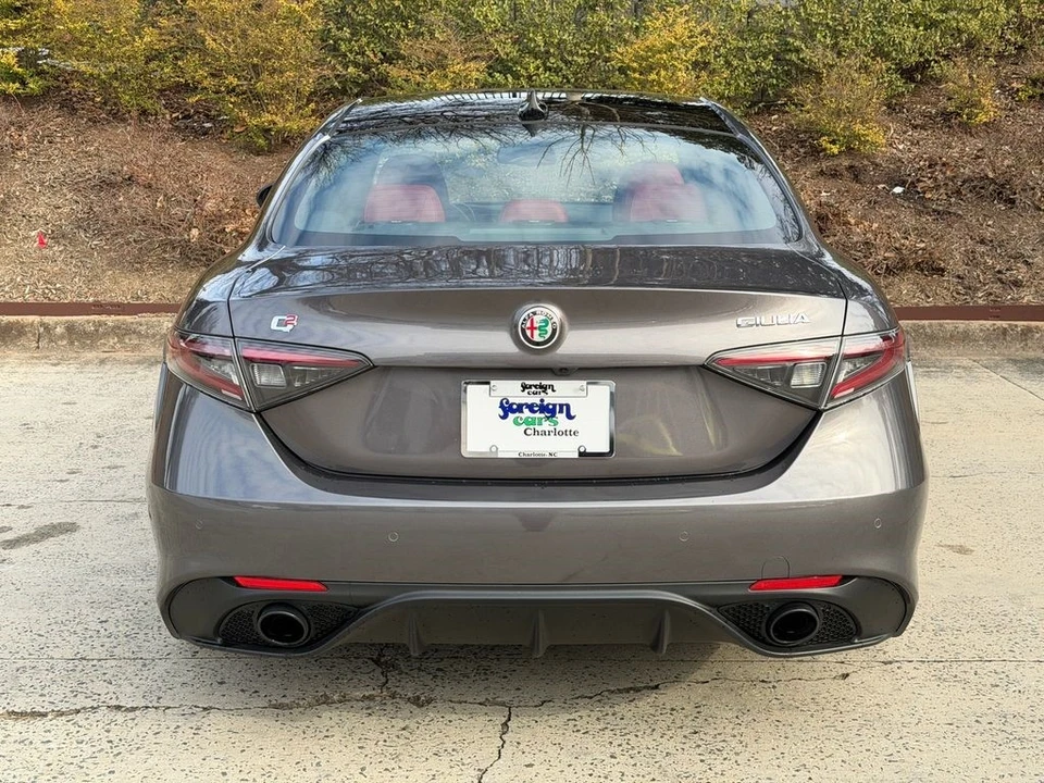 2025 Alfa Romeo Giulia - Image 8 of 31