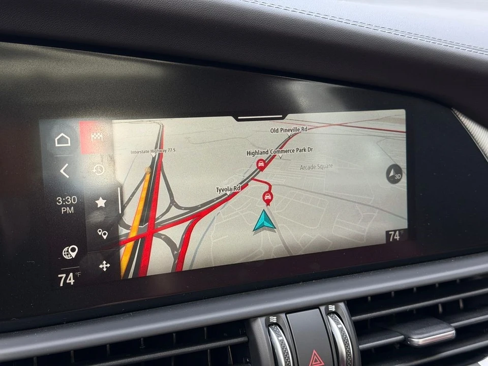 2025 Alfa Romeo Giulia - Image 24 of 31
