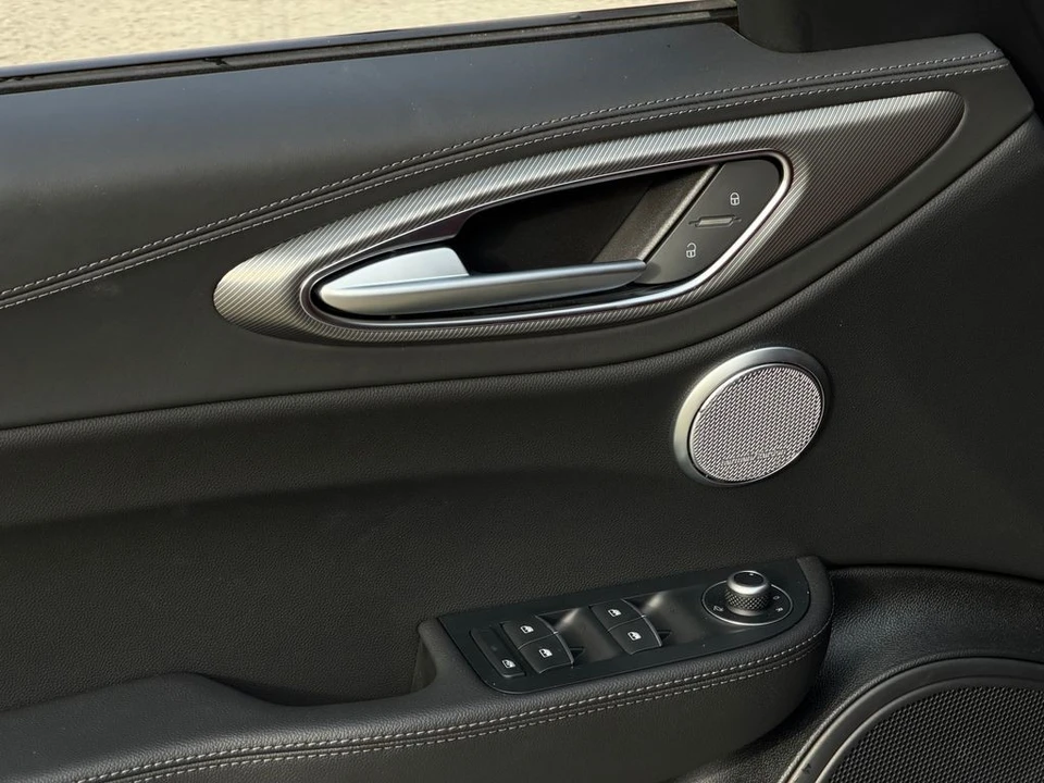 2025 Alfa Romeo Giulia - Image 16 of 31