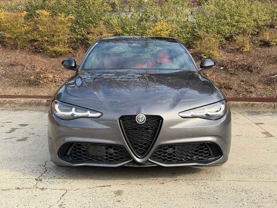 2025 Alfa Romeo Giulia - Image 12 of 21